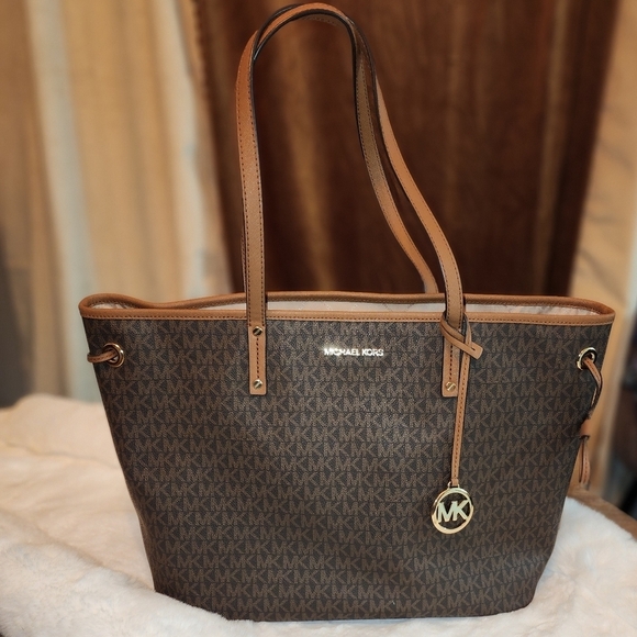 Michael Kors Large Jet Set Travel Brown Drwstrng Tote - Picture 1 of 4